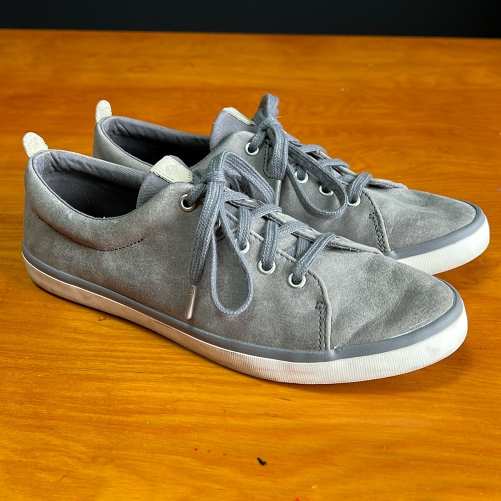 Sperry suede tie sneaker Sz. 8